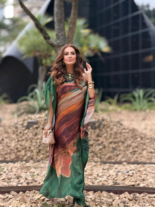 Kaftan feminino longo EZILDINHA Canyon vista traseira mostrando caimento fluido do crepe de viscose