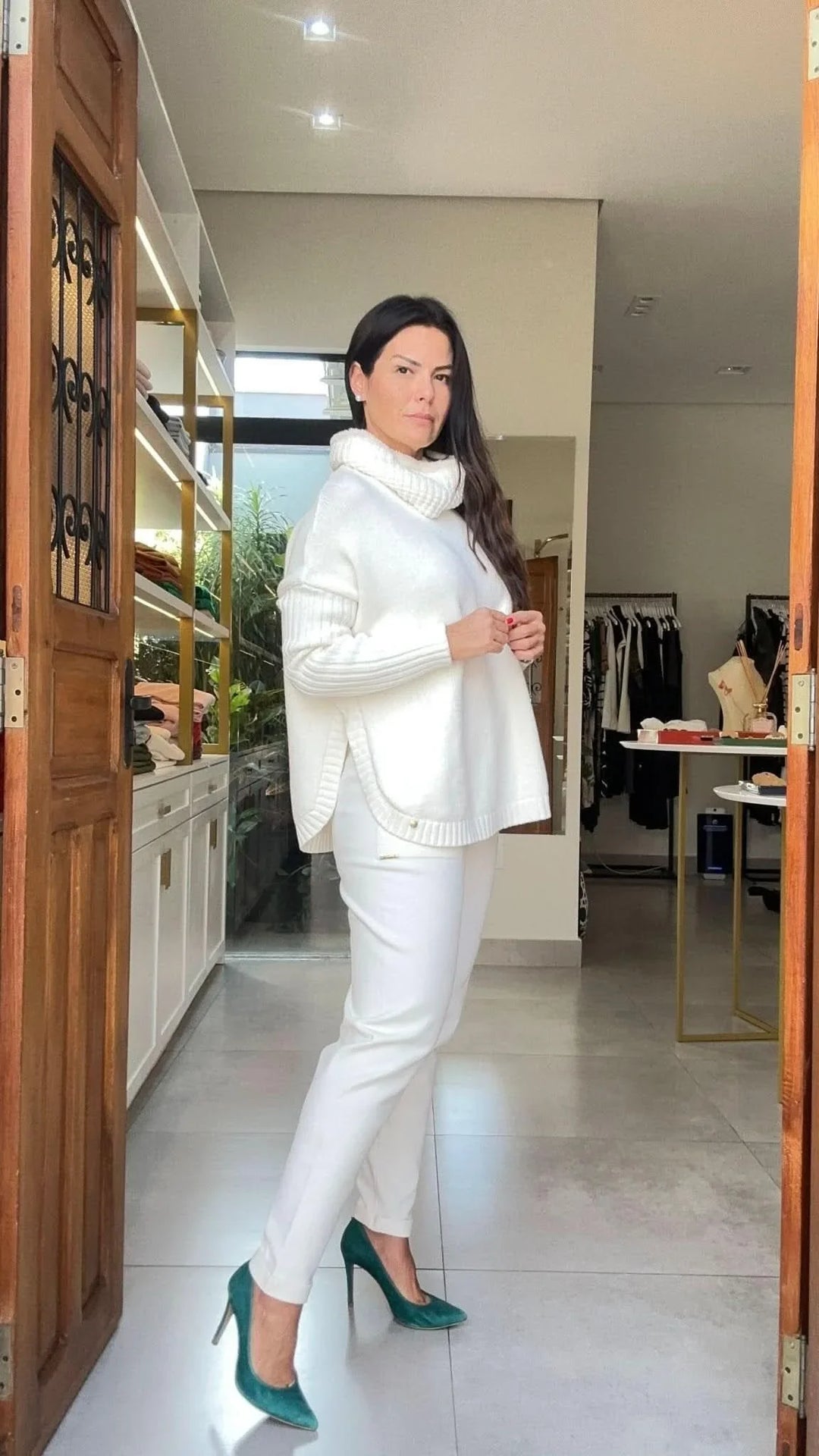 Blusa Essen Com Gola Off White Ambicione By AnselmiAmbicione by ALSELMIThe Boutique