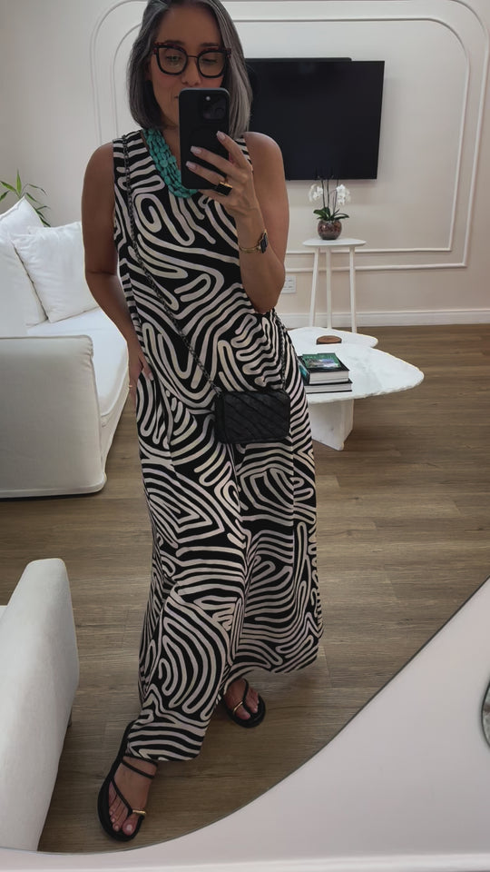 Vestido Linhas P&B Ezildinha