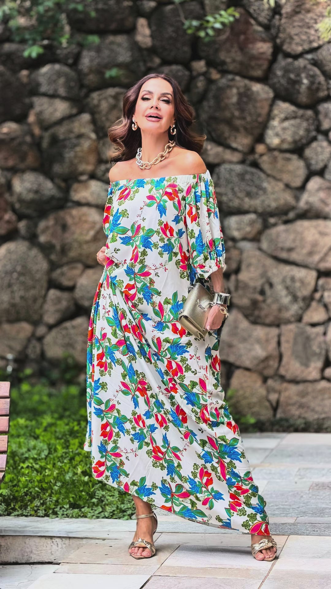 Vestido ciganinha longo estampa floral Garden em viscose premium EZILDINHA decote ombro a ombro
