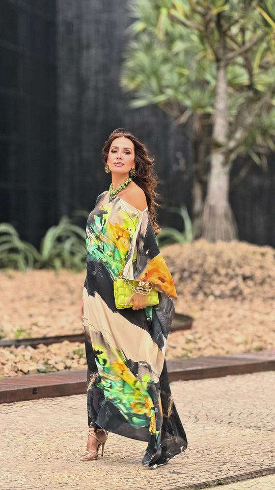 Video do Vestido Kaftan Giverny EZILDINHA Caimento Fluido Estampa Impressionista Viscose Crepe