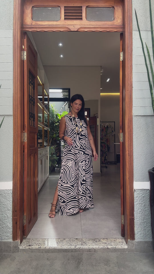 Vestido Linhas P&B Ezildinha