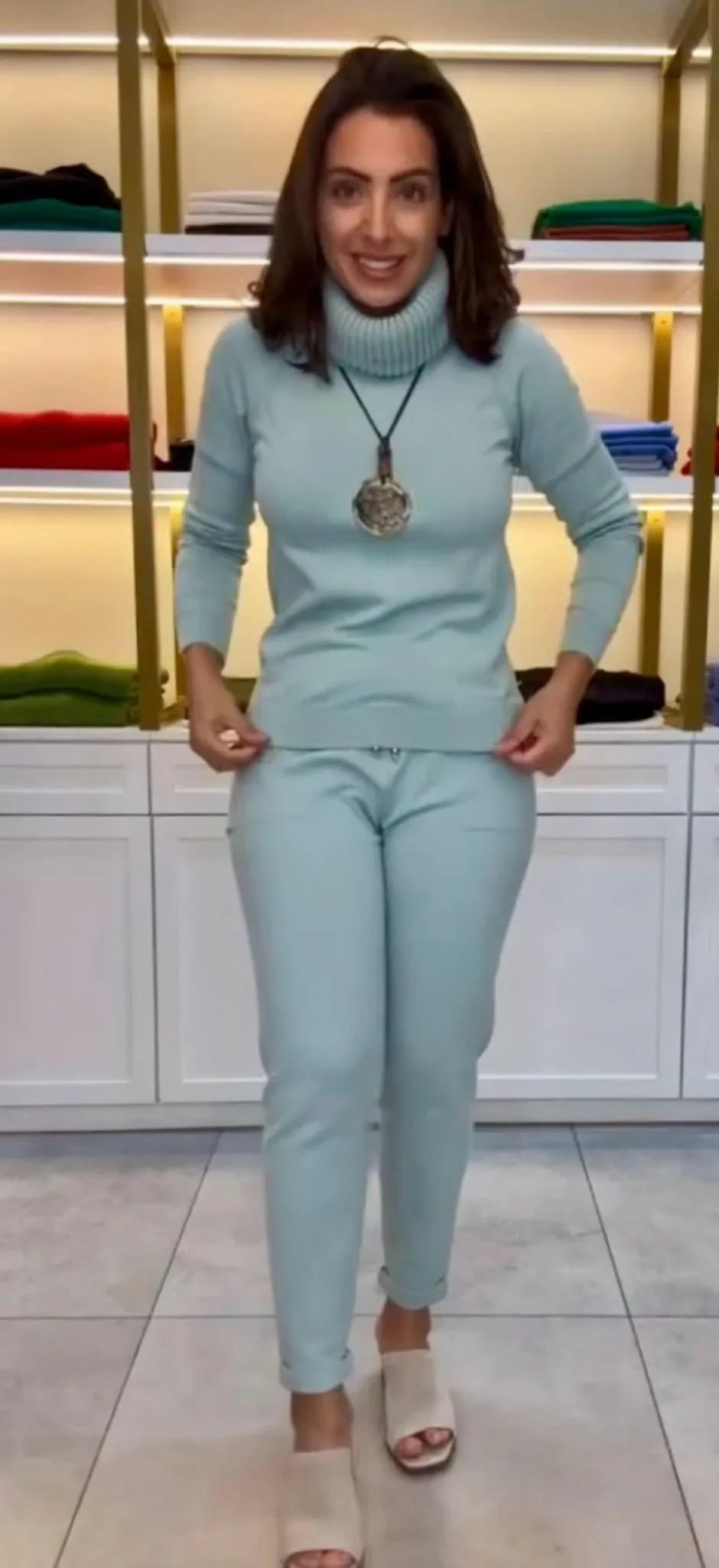 Suéter Básica Com Gola Verde Claro Ambicione by AnselmiAmbicione by ALSELMIThe Boutique